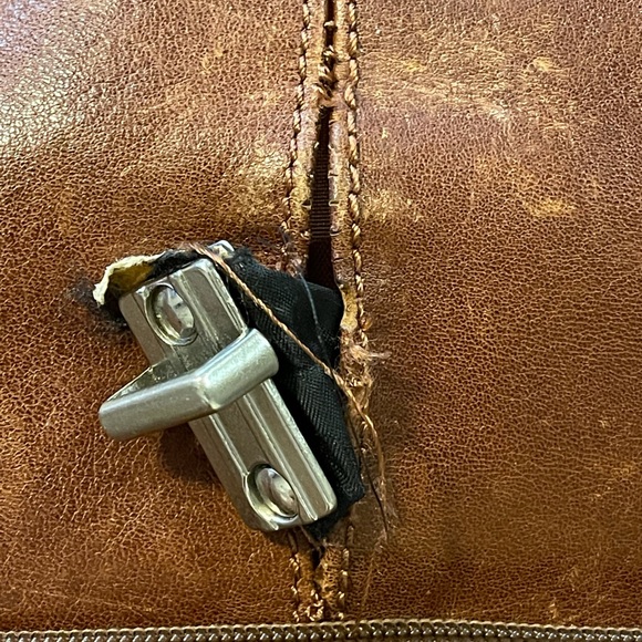 Wilson’s Genuine Leather Bag - Picture 12 of 12